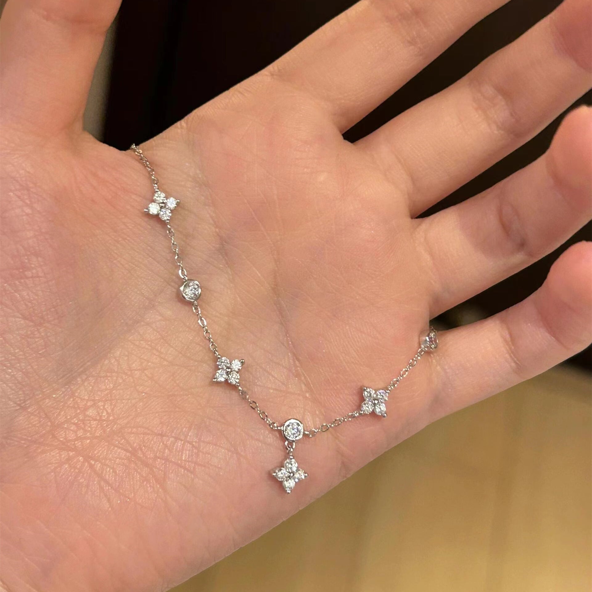 High-grade Four-leaf Clover Zircon Bracelet Fashion Gift Dignified Sense Of Design